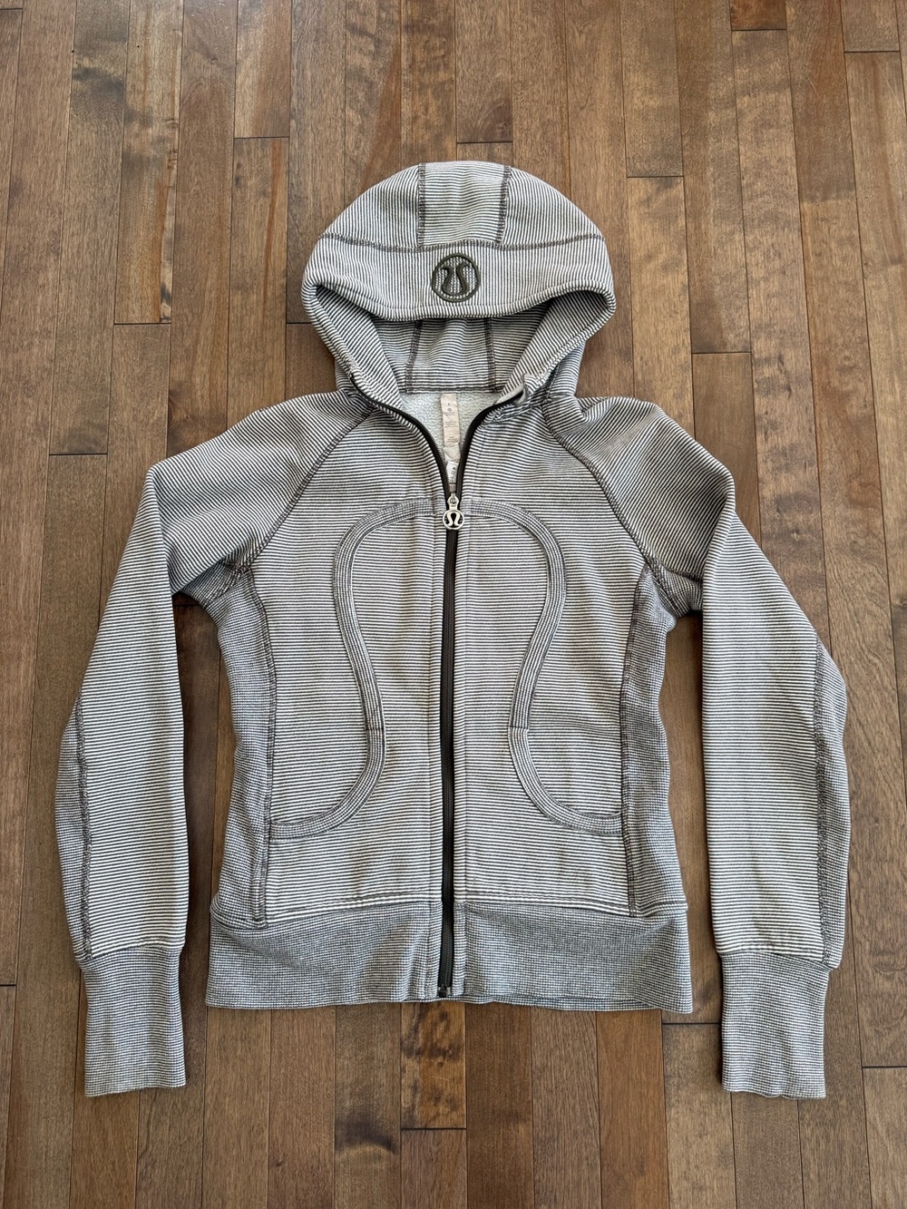 Lululemon Scuba Hoodie – Women’s Size 6 – Grey Ribbed Zip-Up